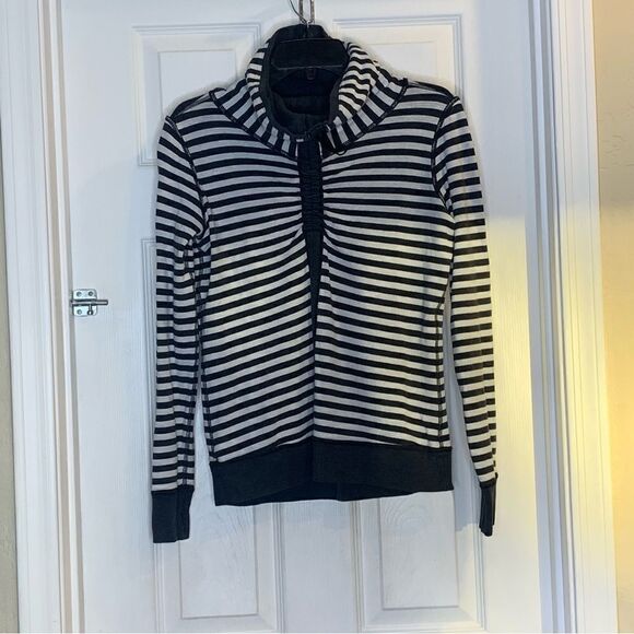 Lululemon In A Cinch Reversible Cowl Neck Drawstring Pullover Size 6 - Picture 4 of 11